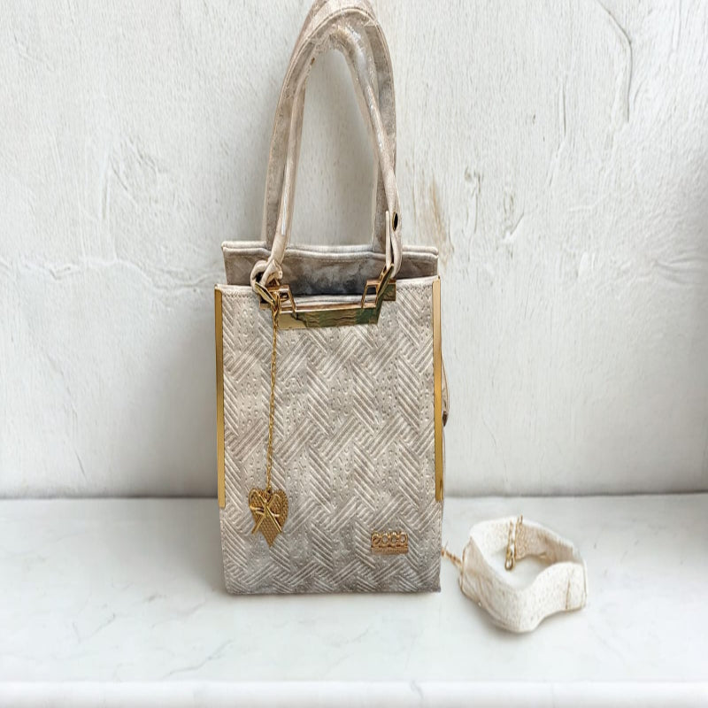 ELEGANT SILVER TEXTURED HANDBAG